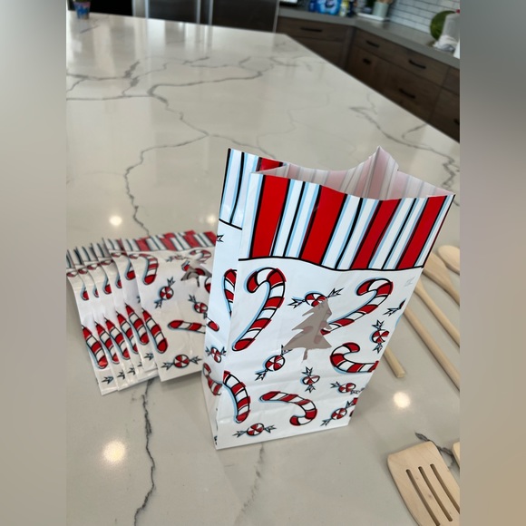 Brand New Christmas Bundle- 19 Brand New Patterned Hot Pads, 14 Wooden Utensils+ - Picture 10 of 12